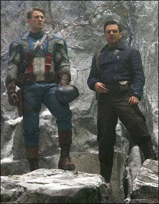 Chris Evans (Capitão América) e Sebastian Stan (Bucky Barnes e o Soldado Invernal)