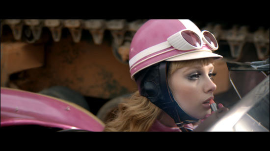 Peugeot_Frame-campanha-Novo-Peugeot-208-criada-pela-YR-Corrida-Maluca-2