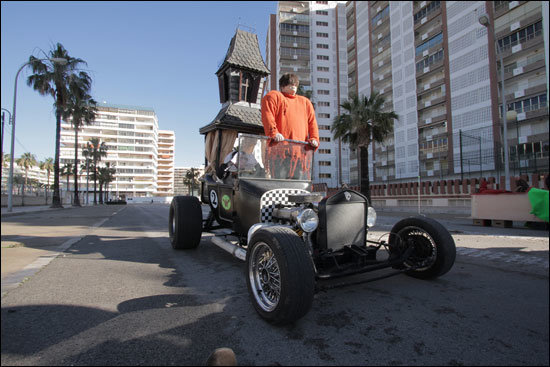 Peugeot_Os-Irmaos-Pavor-e-seu-Cupe-Mal-Assombrado-no-set-de-Corrida-Maluca-criada-pela-YR-para-Peugeot
