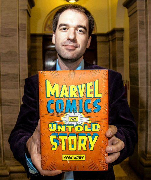 Sean Howe com o livro Marvel Comics - A História Secreta