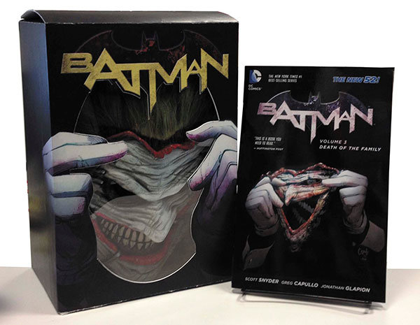 Batman - Death of the Family Book & The Joker Mask Boxed Set
