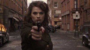 Hayley Atwell como Peggy Carter