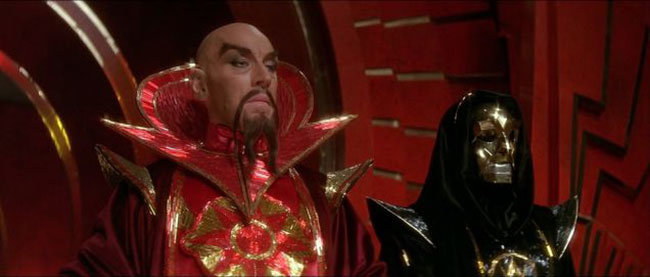 Max von Sydow no papel do Imperador Ming