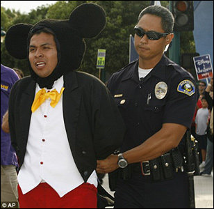 Mickey foi preso?