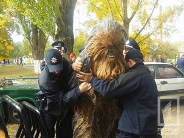 Chewbacca sendo detido