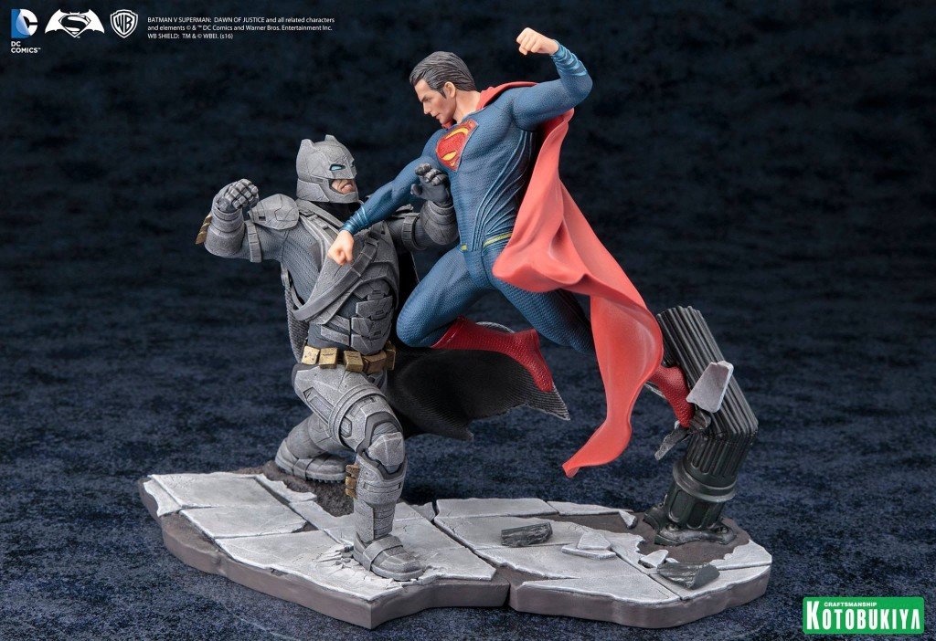 Estatueta Superman vs. Batman